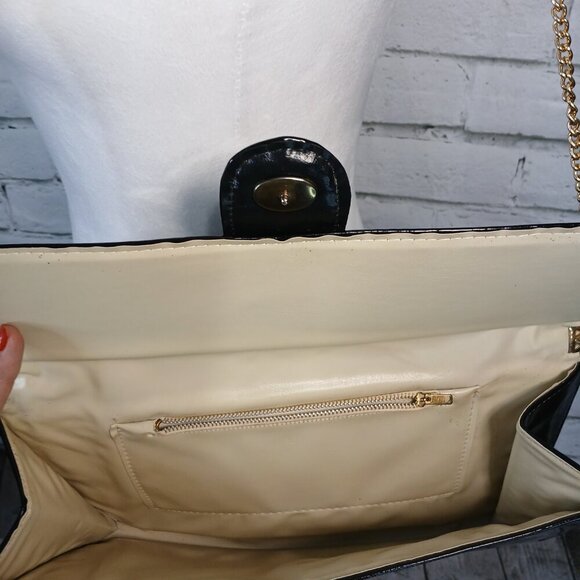 VINTAGE BLACK PATENT LEATHER WOMENS HANDBAG, CHAIN SHOULDER STRAP - Picture 5 of 8